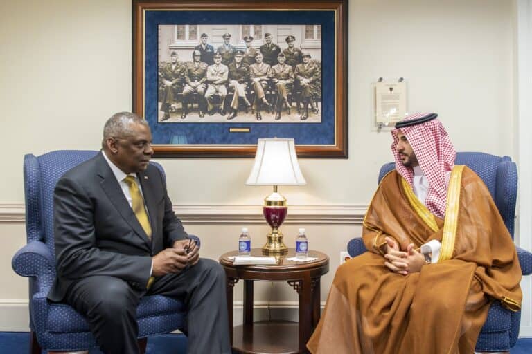خالد بن سلمان يجتمع مع وزير الدفاع الأمريكي لويد أوستن watanserb.com