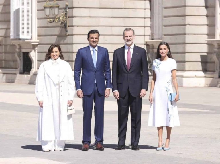 أول ظهور رسمي لزوجة أمير قطر “الشيخة جواهر” في إسبانيا (فيديو) زوجة أمير قطر الشيخة جواهر watanserb.com