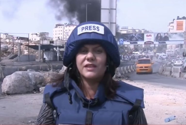 “شيرين أبو عاقلة، الجزيرة، القدس المحتلة” .. عبارة عمرها ربع قرن لن تُسمع بعد الآن! شيرين أبو عاقلة الجزيرة watanserb.com
