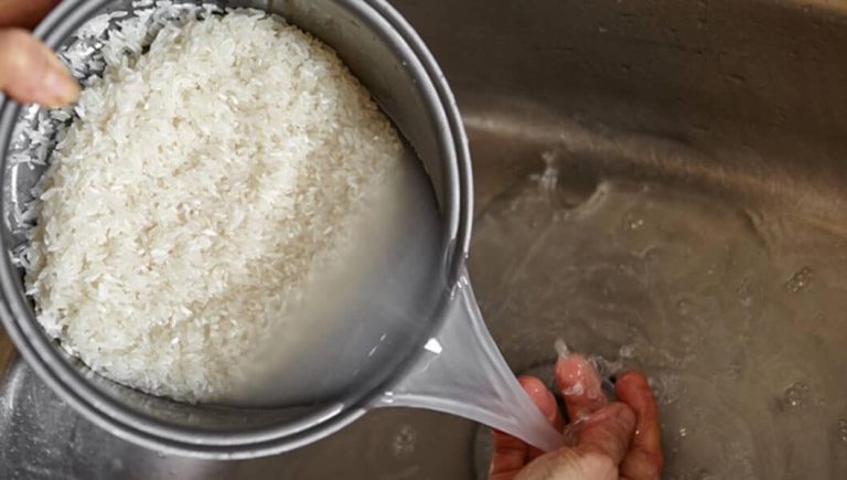 خطأ شائع يرتكبه معظمنا قبل طهي الأرز.. تجنبه! خطأ شائع يرتكبه معظمنا قبل طهي الأرز.. تجنبه! watanserb.com