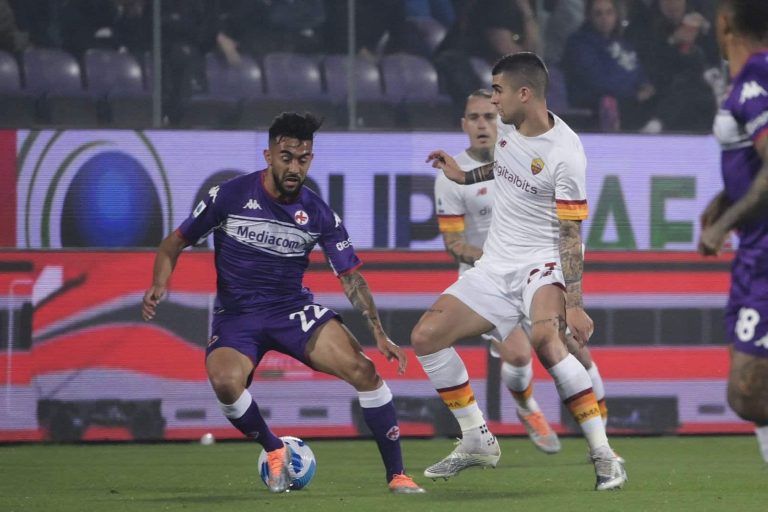فيورنتينا يصعق روما بالثنائية في الدوري الإيطالي مباراة روما وفيورنتينا في منافسات الدوري الإيطالي watanserb.com
