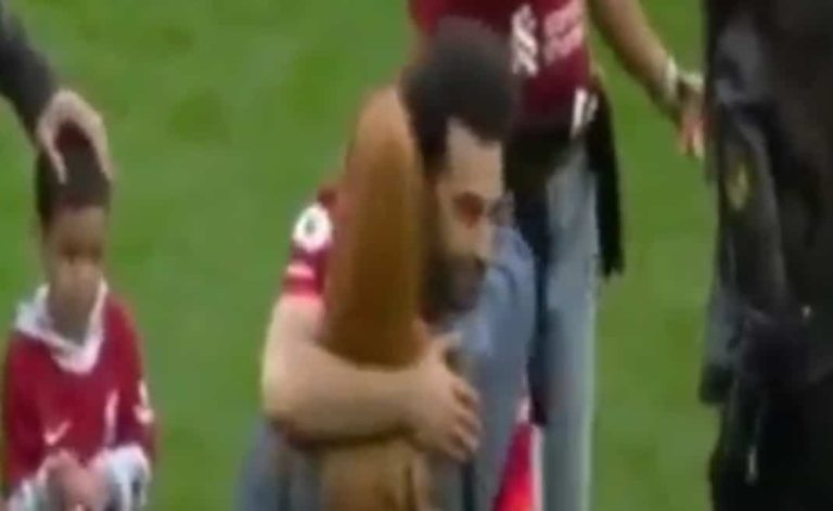 فيديو محمد صلاح وهو يحتضن زوجة صديقه يثير ضجة واسعة! (شاهد) watanserb.com