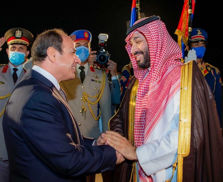 بعد زيارته لمصر.. ناشط سعودي يفضح محمد بن سلمان: “هذا ما فعله بأموالنا” الودائع السعودية مصر watanserb.com
