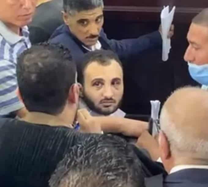 لماذا أخرج القاضي قاتل نيرة أشرف فتاة المنصورة من القفص وأجلسه على كرسي؟ محاكمة قاتل نيرة أشرف watanserb.com