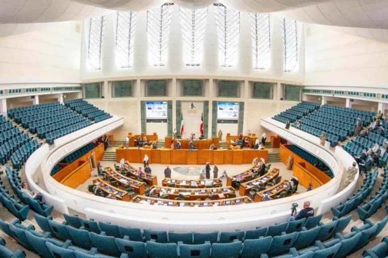 مداخلة عبدالكريم الكندري التي تسببت بحل مجلس الأمة .. هل أساء لأمير الكويت؟ (فيديو) حل مجلس الأمة الكويتي watanserb.com
