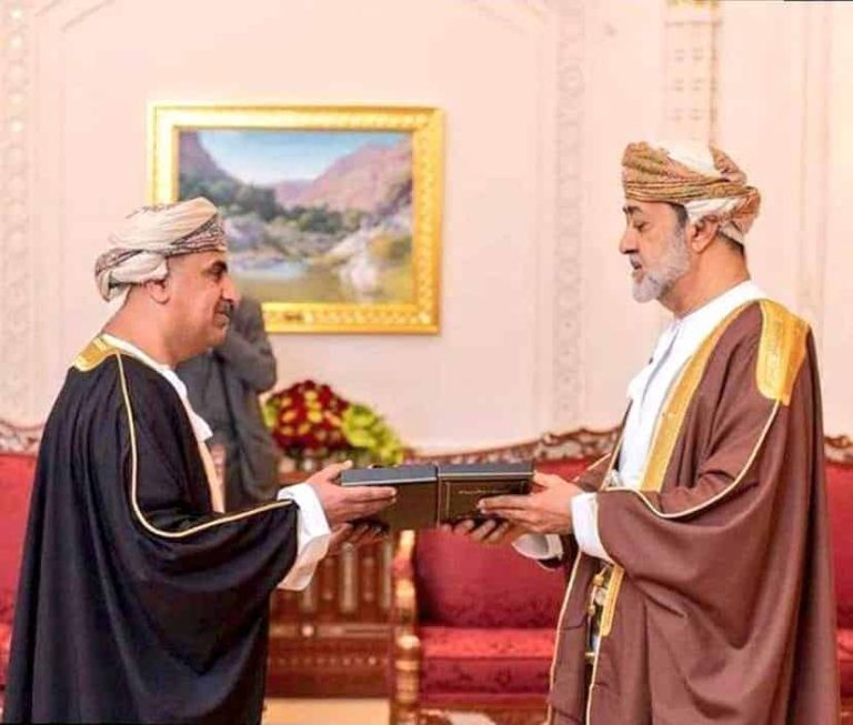 من هو الشيخ غصن بن هلال العلوي رئيس جهاز الرقابة المالية والإدارية في سلطنة عمان؟ الشيخ غصن بن هلال العلوي watanserb.com