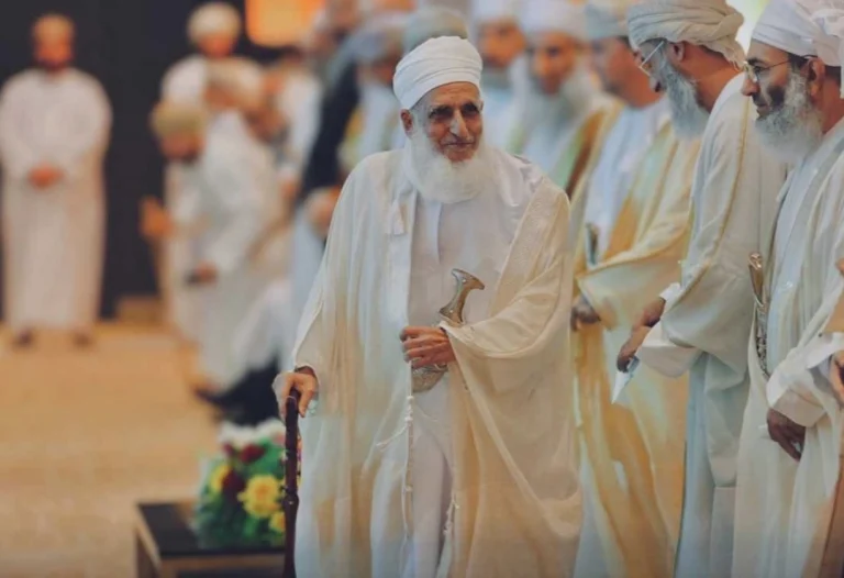 عبر برنامج “المقابلة”.. الشيخ أحمد الخليلي يجيب على سؤال حول اختلافه مع السلطان “قابوس” الشيخ أحمد الخليلي برنامج المقابلة watanserb.com