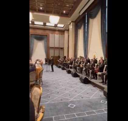 هذا السعودي فوق فوق.. “أردوغان” يفاجىء “ابن سلمان” بفرقة تركية تؤدي شيلة سعودية! أغنية هذا السعودي فوق فوق watanserb.com