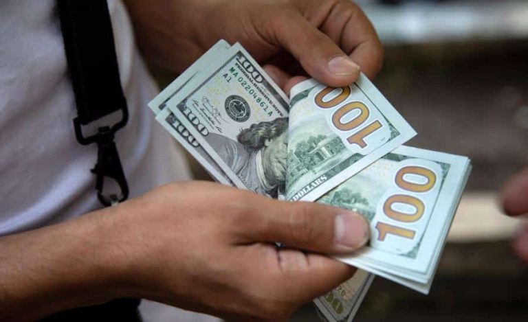 انخفاض كبير بسعر الدولار في السودان بالسوق السوداء سعر الدولار في السودان watanserb.com