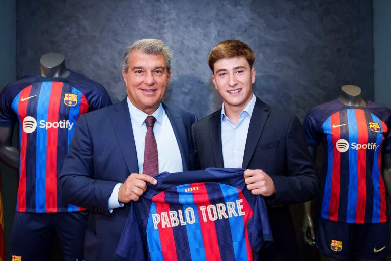 بابلو توري يوقع مع نادي برشلونة حتى صيف 2026 watanserb.com