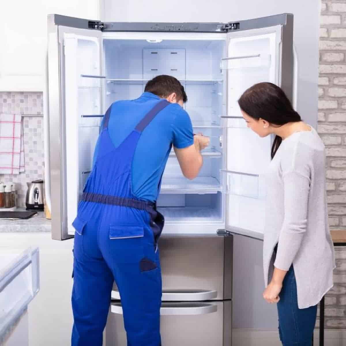 تثبت من مكان الصوت واستدعي الخبير في هذا المجال