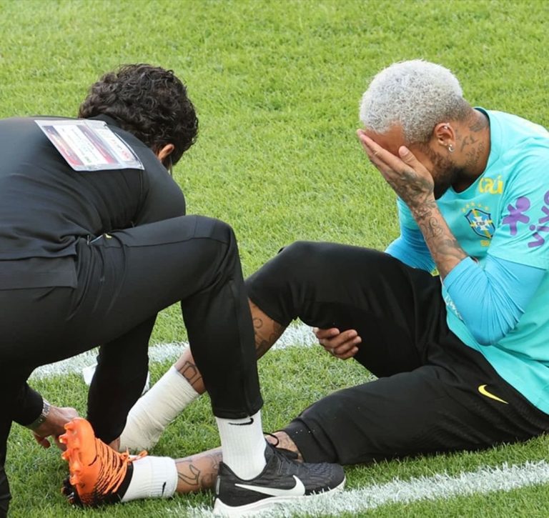 طبيب منتخب البرازيل يكشف تفاصيل إصابة نيمار القوية (فيديو) منتخب البرازيل يكشف تفاصيل إصابة نيمار جونيور watanserb.com