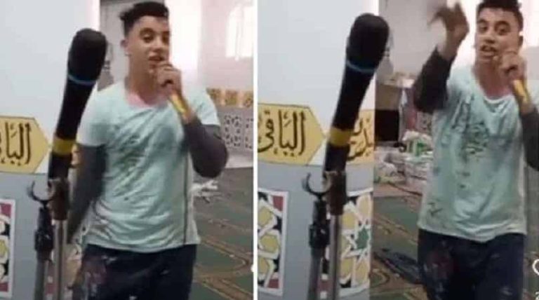 غضب في مصر بعد رقص شاب على أغاني شعبية داخل مسجد! (فيديو) غضب في مصر بعد رقص شاب على أغاني شعبية داخل مسجد! (فيديو) watanserb.com