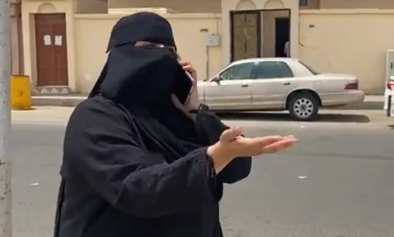 سيدة سعودية تبكي بحرقة بعد طردها من منزلها رفقة أبنائها السبعة: “فينك يا بن سلمان” طرد سيدة سعودية القريات watanserb.com