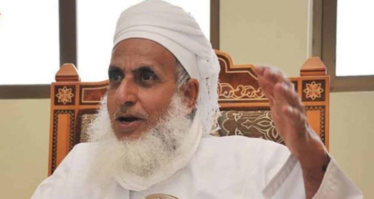 الشيخ أحمد الخليلي مشيدا بالمدافعين عن النبي: كانت عزائمكم تتفجر حمما يصلى عذابها كل كافر عنيد الشيخ أحمد الخليلي الاساءة للنبي watanserb.com