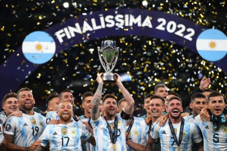 الأرجنتين يقسو على إيطاليا ويتوج بكأس فيناليسيما 2022 (فيديو) منتخب الأرجنتين بطلاً لكأس فيناليسيما 2022 watanserb.com