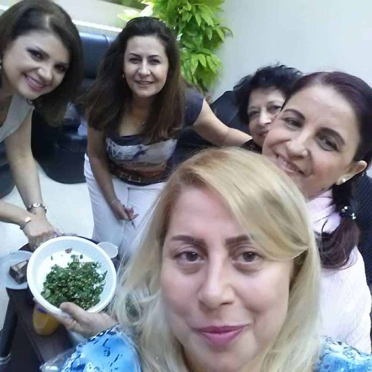 صحفية سورية تدعو بشار الأسد لخلط الخبز بالخمر والمخدرات.. لماذا؟ نهلة عيسى تطلب خلط الخبز بالمخدرات watanserb.com