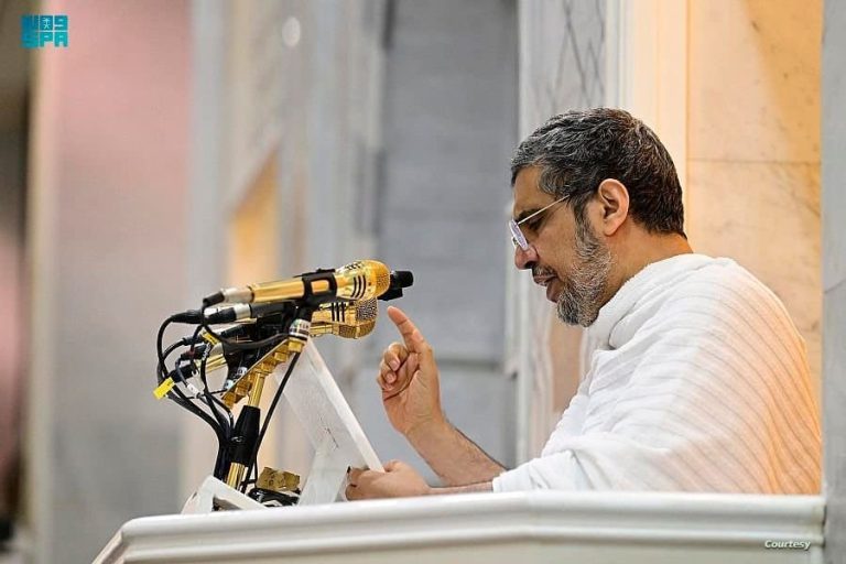 محمد العيسى خطيبا لعرفة watanserb.com