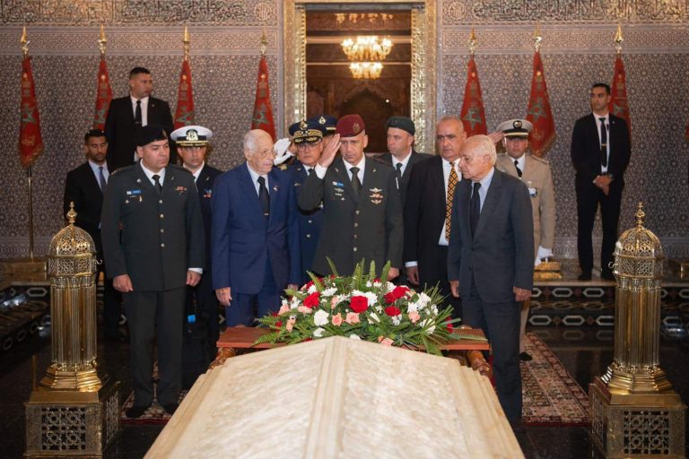 هذا ما فعله “أفيف كوخافي” على قبر الملك الحسن الثاني بالمغرب (شاهد) أفيف كوخافي في المغرب watanserb.com