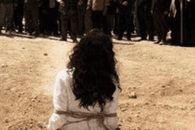 رجم فتاة سودانية حتى الموت بتهمة الزنا.. حكم فجر موجة جدل (فيديو) رجم سودانية بتهمة الزنا watanserb.com