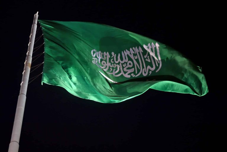 عقوبة التشبه بالنساء تثير جدلا صاخبا في السعودية.. هل أقرتها المملكة؟ عقوبة التشبه بالنساء watanserb.com