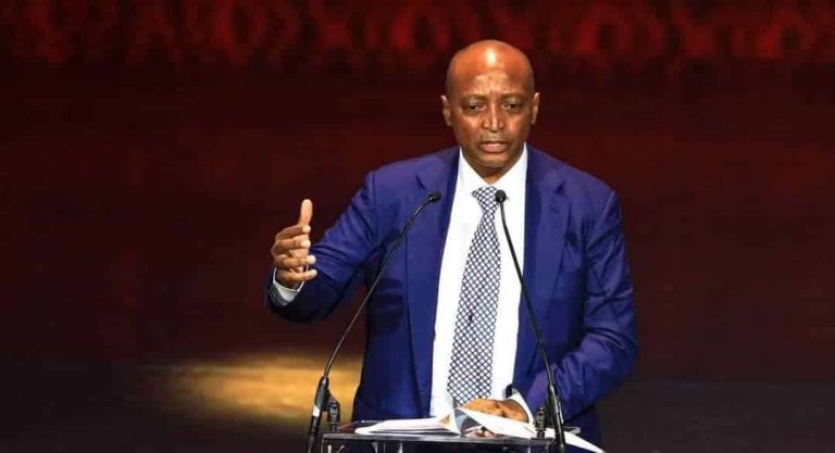 رئيس الكاف: منتخب الجزائر سيكون في مونديال كأس العالم رئيس الكاف باتريس موتسيبي watanserb.com