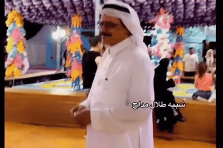 شبيه طلال مداح يلفت الأنظار في موسم جدة (فيديو) شبيه طلال مداح في موسم جدة watanserb.com