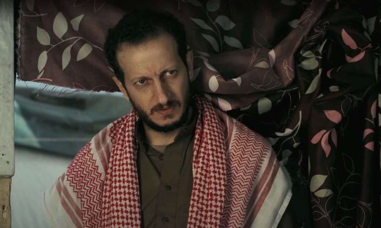 مسلحون يقصفون منزل بطل فيلم “خيمة 56” في سوريا (فيديو) فيلم خيمة 56 watanserb.com