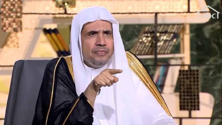 مفتي ليبيا: لا تجوز الصلاة وراء خطيب عرفة محمد العيسى محمد العيسى watanserb.com