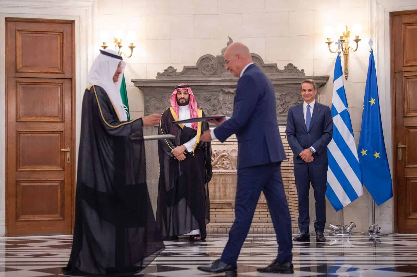 محمد بن سلمان يلتقي رئيس وزراء اليونان ويشهدان توقيع وتبادل عددٍ من الاتفاقيات