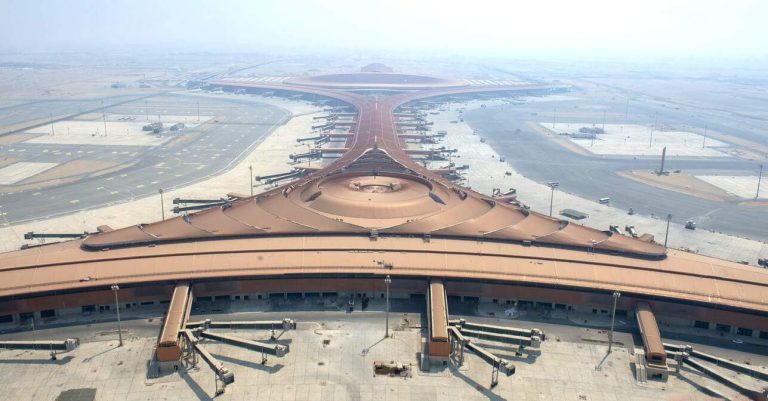 انحراف طائرة مطار الملك عبدالعزيز watanserb.com