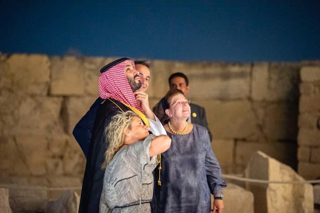 ولي العهد يزور منطقة الاكروبوليس الأثرية في العاصمة اليونانية أثينا