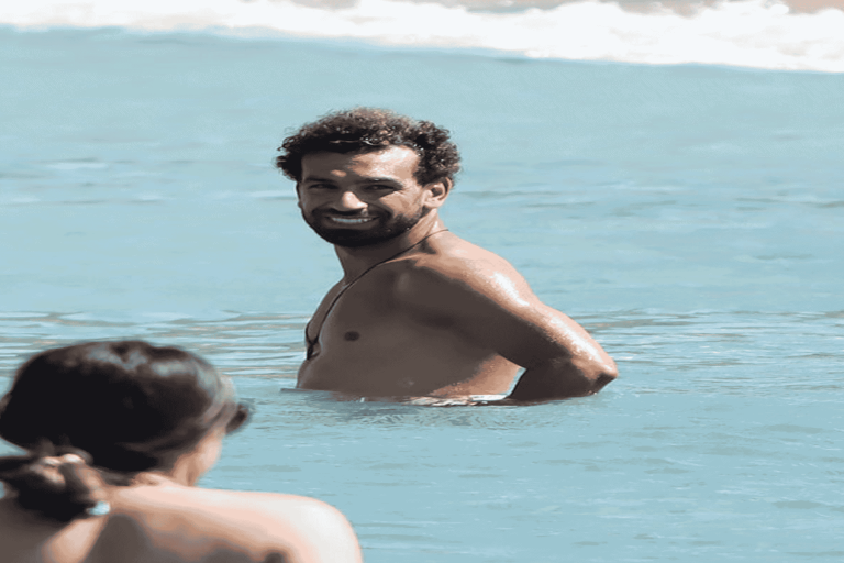 عضلات محمد صلاح.. صور عارية على شواطئ اليونان تثير جدلا بشأن لياقته watanserb.com