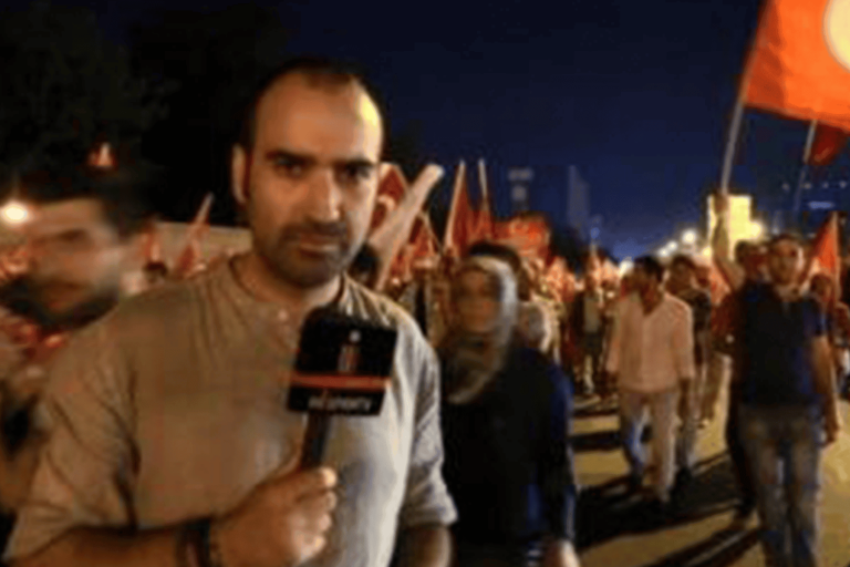 اعتقدوا أنه سوري.. أتراك يعتدون على مراسل أجنبي وزوجته بإسطنبول أتراك يعتدون على مراسل أجنبي watanserb.com