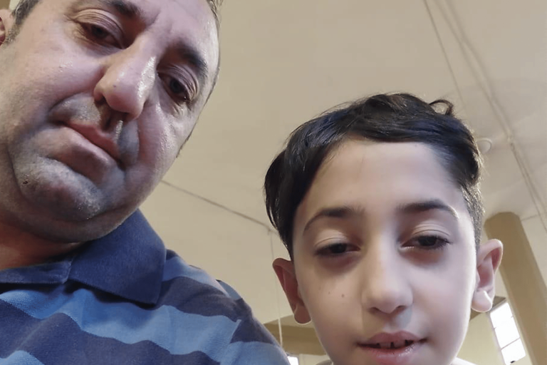 جندي لبناني بقوى الأمن الداخلي يعرض ابنه الوحيد للبيع والتفاصيل صادمة! جندي لبناني يعرض ابنه للبيع watanserb.com