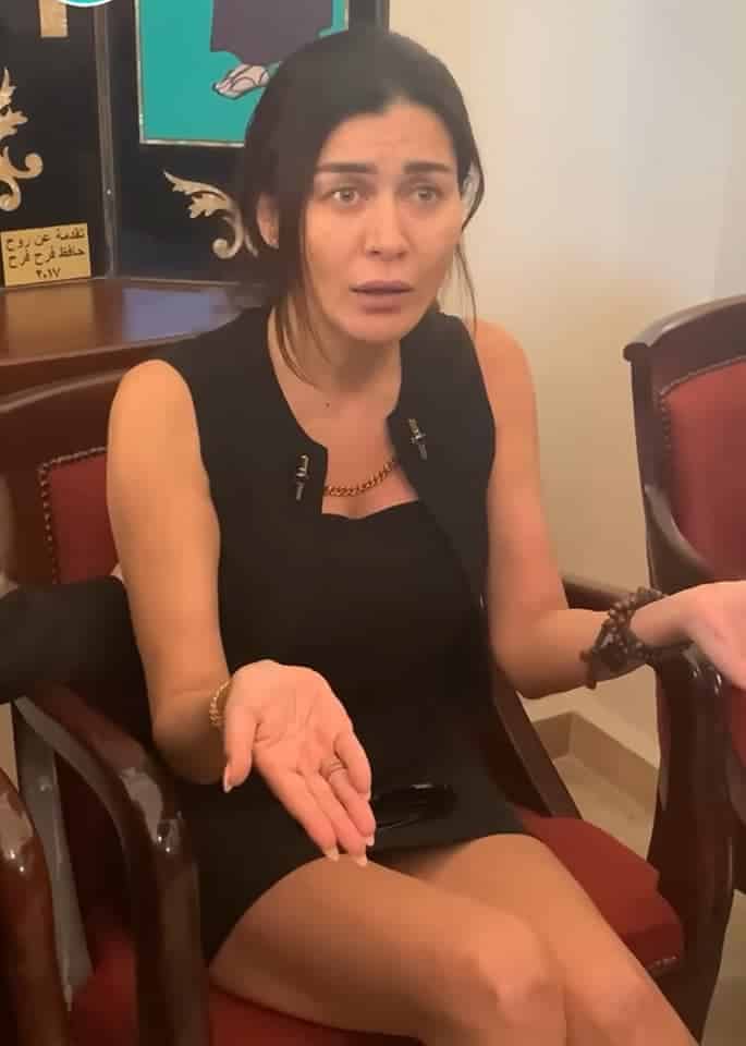 نادين الراسي في عزاء شقيقها