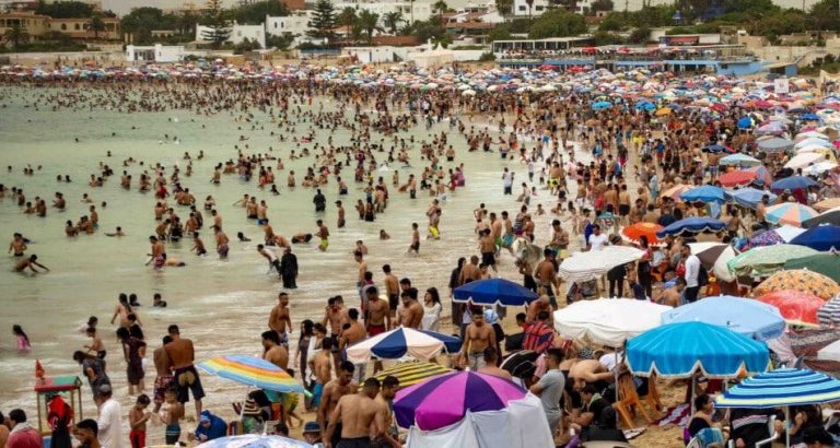 منع سباحة النساء مع الرجال بشواطي المغرب ولافتة تُحدث ضجة.. ما حقيقتها؟ منع سباحة النساء مع الرجال في المغرب watanserb.com