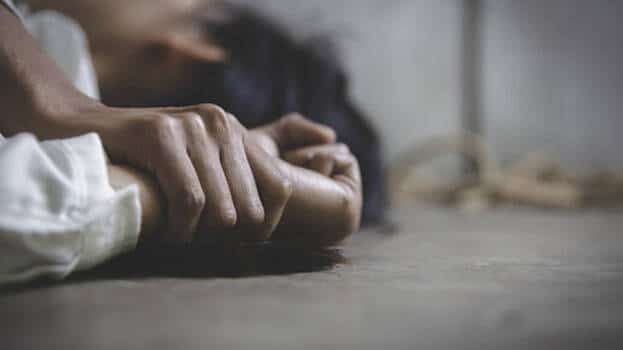 تفاصيل جديدة في اغتصاب مصرية على يد والدها وصديقه.. تنويم مغناطيسي وفيديو جنسي وطلب مفاجئ من الفتاة! تفاصيل جديدة في اغتصاب مصرية على يد والدها وصديقه.. تنويم مغناطيسي وفيديو جنسي وطلب مفاجئ من الفتاة! watanserb.com