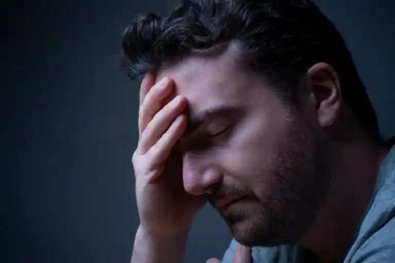 فيما تتمثل مخاوف أيام الآحاد ولماذا تنتابنا ليلاً وقبل النوم؟ الإفراط في التفكير ليلا watanserb.com