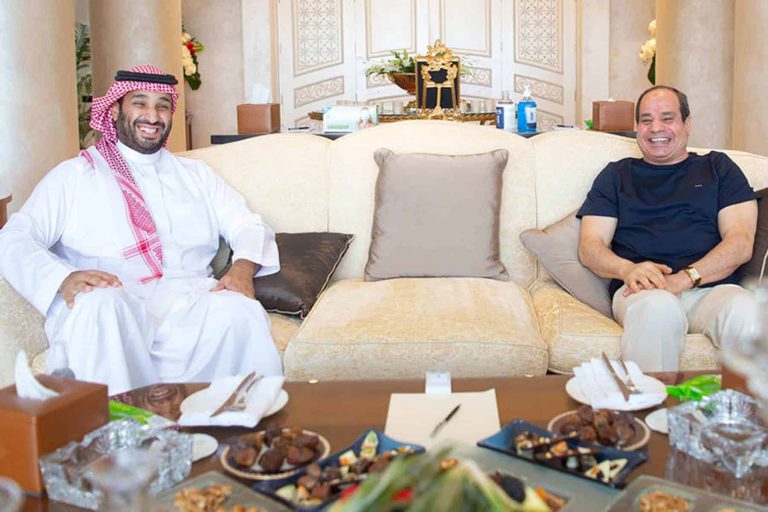 منافسة شرسة بين السعودية والإمارات على شراء أصول مصر التي يبيعها السيسي السعودية والإمارات watanserb.com