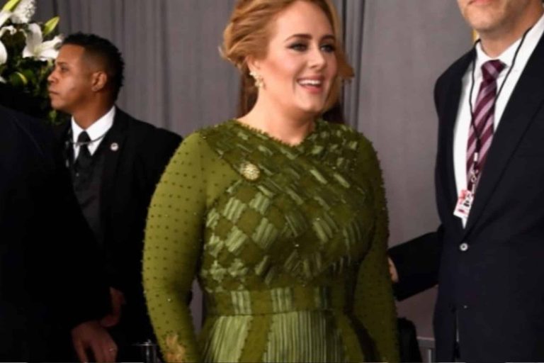 الفنانة البريطانية “أديل” ترتدي فستان المطربة “أم كلثوم”.. صورة تشعل مواقع التواصل! الفنانة البريطانية أديل watanserb.com