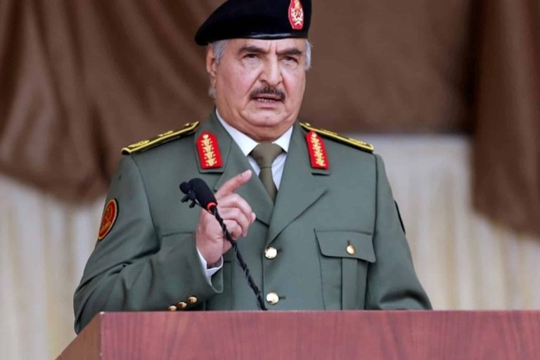 جريمة حرب لقوات حفتر.. اختطاف ابنة ضابط معارض رفقة رضيعها المصاب بثقب في القلب جريمة حرب قوات حفتر watanserb.com