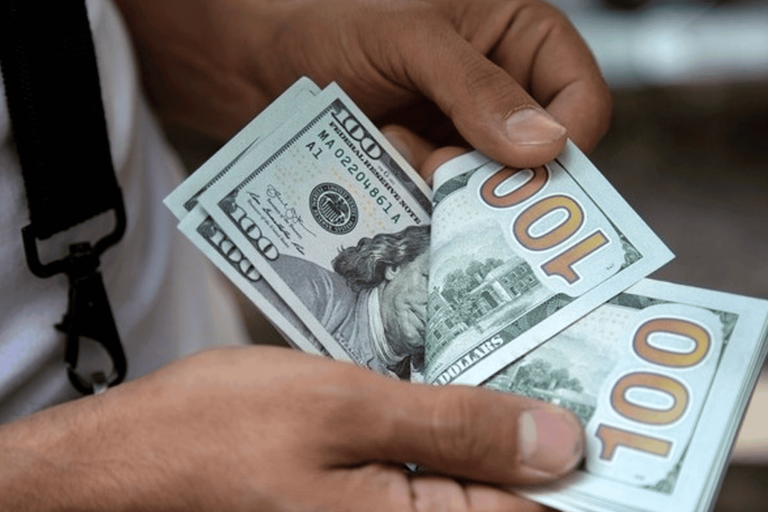 سعر الدولار في السودان يواصل الجنون ويصعد لرقم كبير بالسوق السوداء. سعر الدولار في السودان اليوم watanserb.com