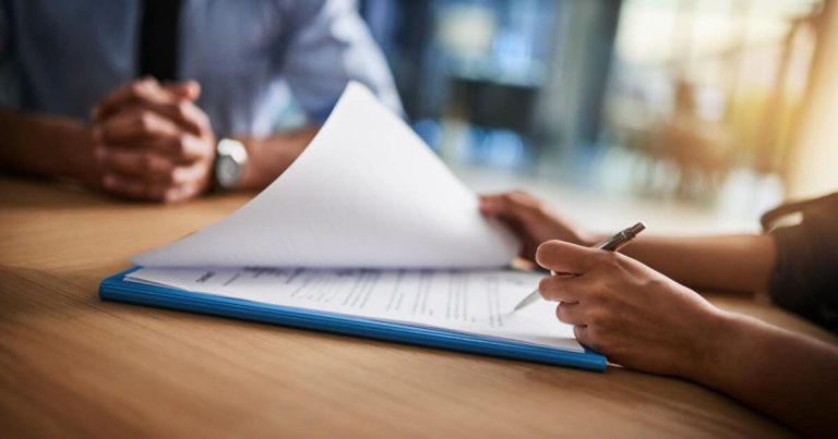 شركة صينية تعاقب موظفيها بطريقة غير متوقعة! (فيديو) watanserb.com