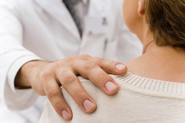 طبيب عظام شهير في مصر يهتك عِرض مريضته داخل العيادة.. تفاصيل صادمة! طبيب عظام شهير في مصر يهتك عرض مريضته داخل العيادة بطريقة صادمة! watanserb.com
