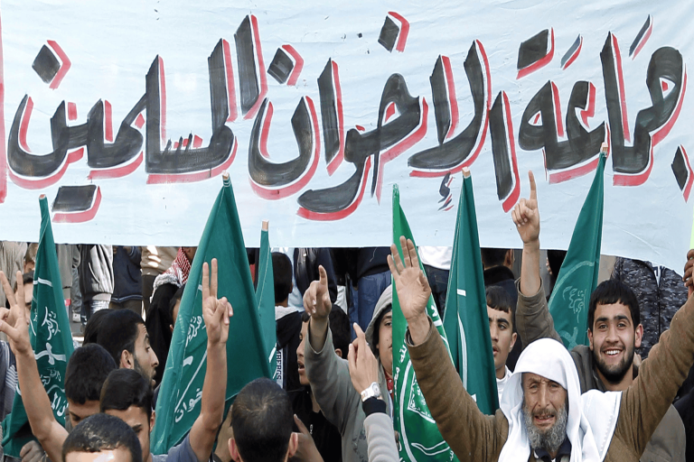 شعبية جارفة في الجيش.. وثائق بريطانية تكشف تقييما استخباراتيا لنفوذ الجماعة بعد 23 يوليو نفوذ جماعة الإخوان المسلمين watanserb.com