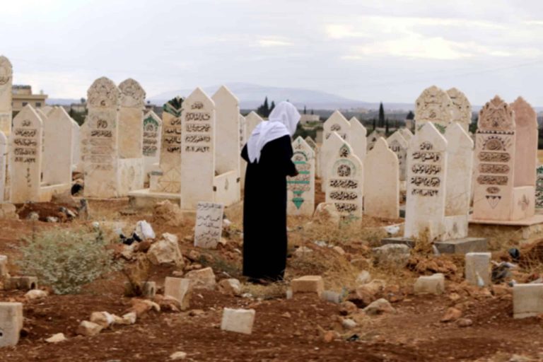قبور موتى للبيع في سوريا تفجر جدلا واسعا.. ما قصتها؟ قبور موتى watanserb.com
