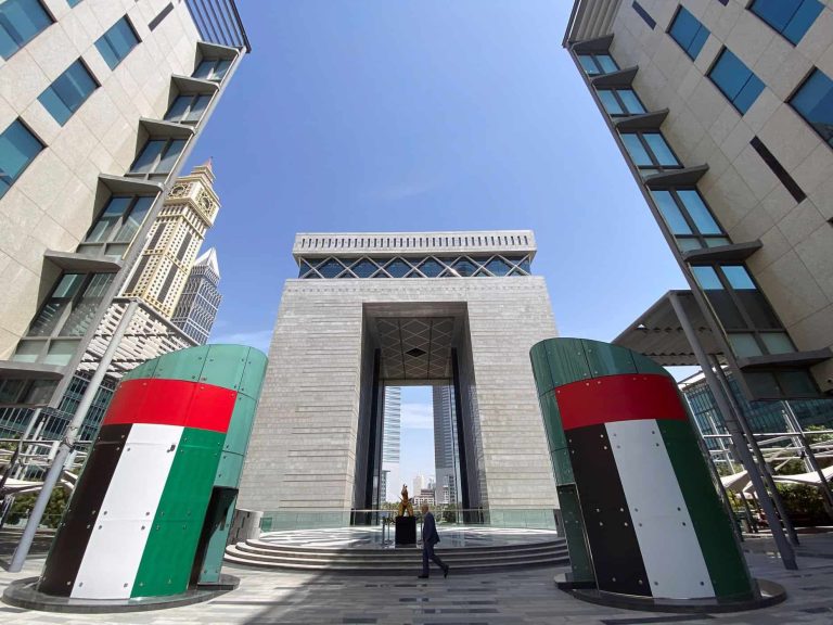 بعد حلف اليمين.. استقالة قاضيان أجنبيان من محاكم دبي بسبب السجل الحقوقي الأسود! استقالة قاضيان أجنبيان watanserb.com