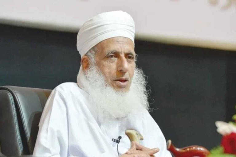 مفتي سلطنة عمان يدعو لدعم المقاومة الفلسطينية بالمال مفتي سلطنة عمان watanserb.com