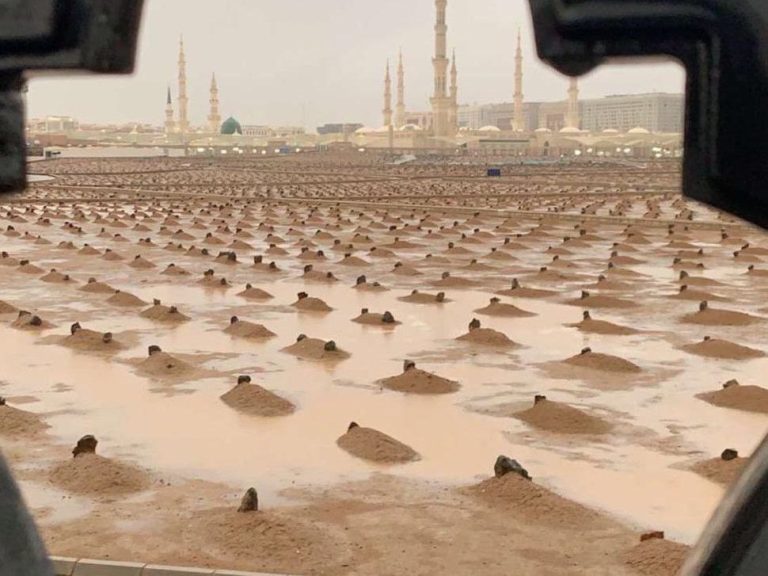 كيف تفاعَل مغردون مع تأثّر مقبرة البقيع بالأمطار الغزيرة؟! (شاهد) مقبرة البقيع watanserb.com